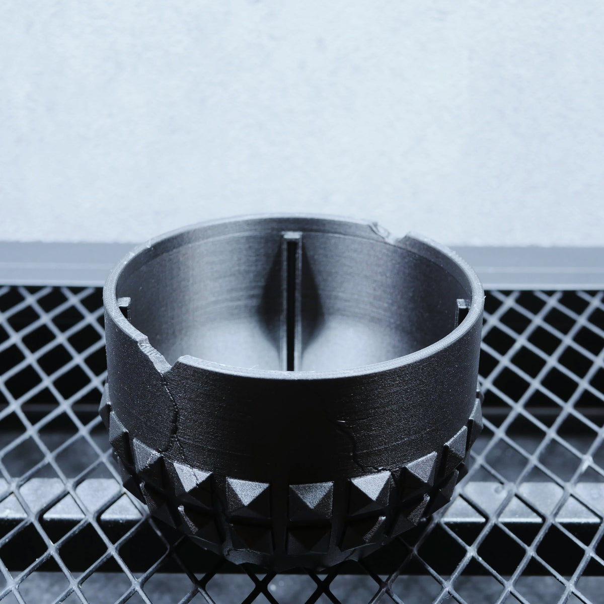 POT BROKEN STUD SIZE S 3.5号サイズ 3Dプリント植木鉢 マットブラック 商品画像10｜SOCIAL PLANT WORKS