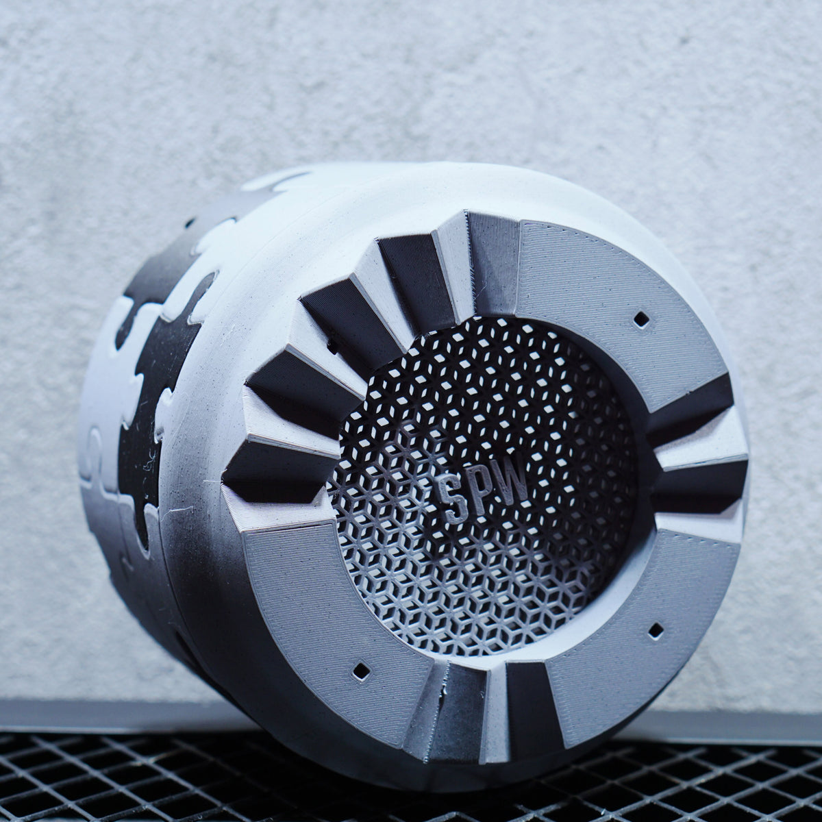 POT PUZZLE GREY LIMITED SIZE M 4.5号サイズ 3Dプリント植木鉢 マットブラック × アーバングレー 商品画像4｜SOCIAL PLANT WORKS