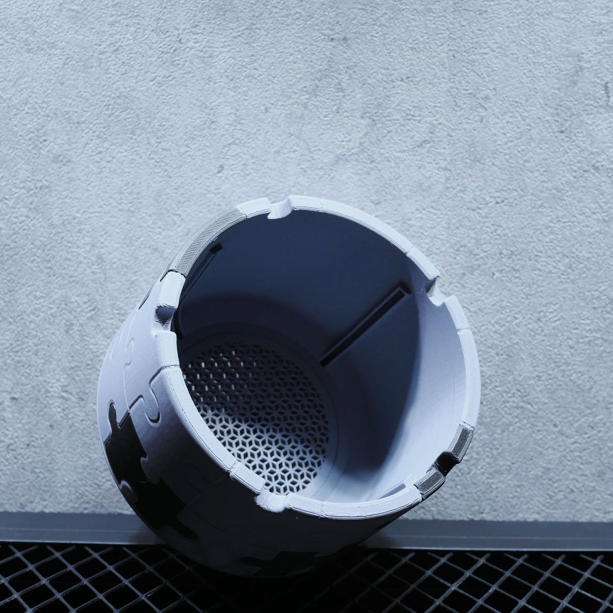 POT PUZZLE GREY LIMITED SIZE M 4.5号サイズ 3Dプリント植木鉢 マットブラック × アーバングレー 商品画像9｜SOCIAL PLANT WORKS