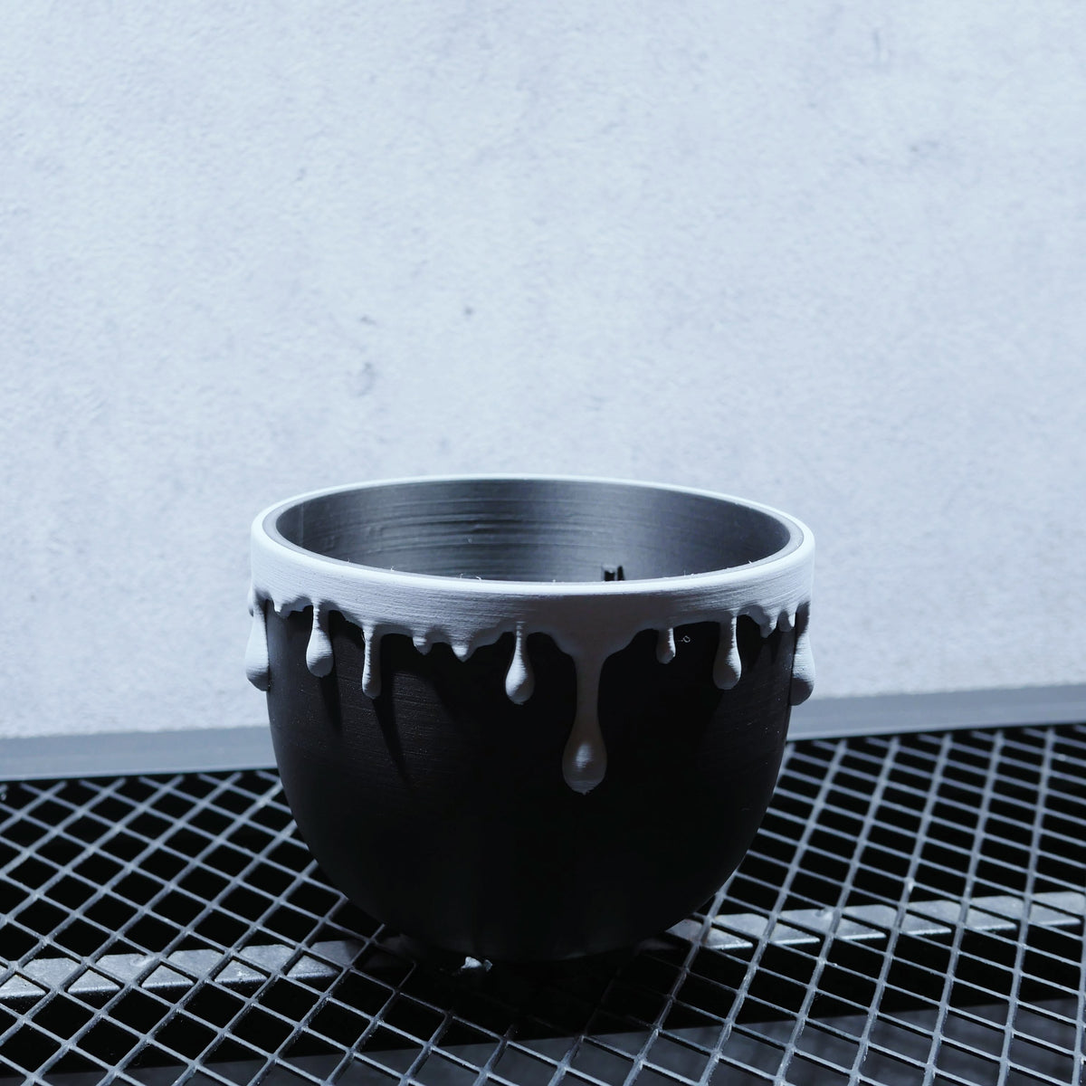 POT MELT LIMITED SIZE M 4号サイズ 3Dプリント植木鉢 マットブラック × アーバングレー 商品画像8｜SOCIAL PLANT WORKS