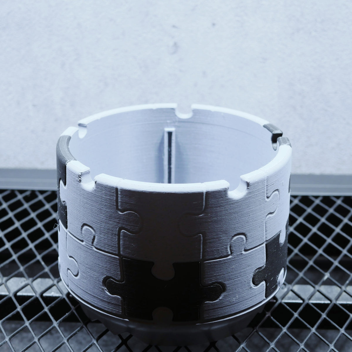 POT PUZZLE GREY LIMITED SIZE M 4.5号サイズ 3Dプリント植木鉢 マットブラック × アーバングレー 商品画像8｜SOCIAL PLANT WORKS