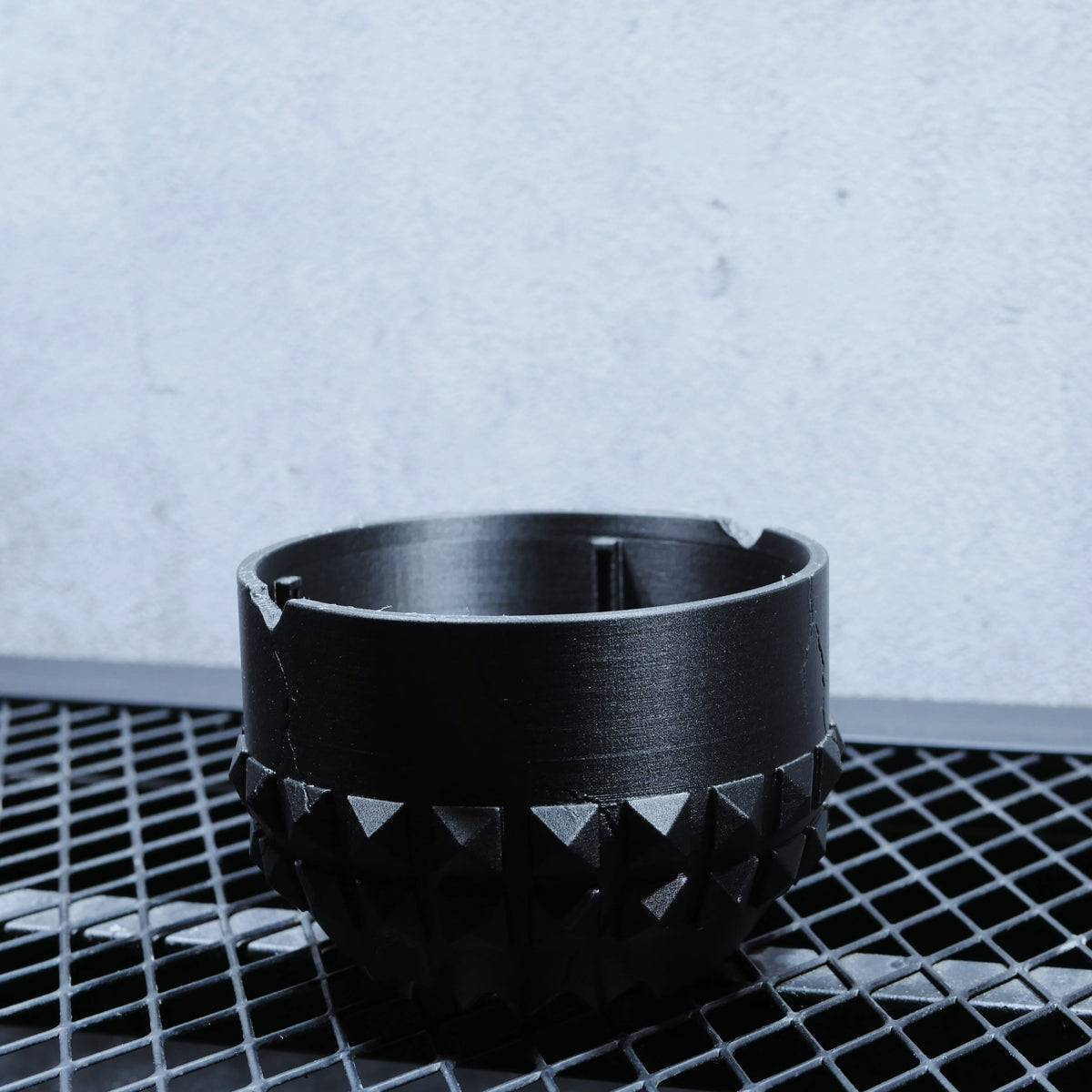 POT BROKEN STUD SIZE S 3.5号サイズ 3Dプリント植木鉢 マットブラック 商品画像9｜SOCIAL PLANT WORKS
